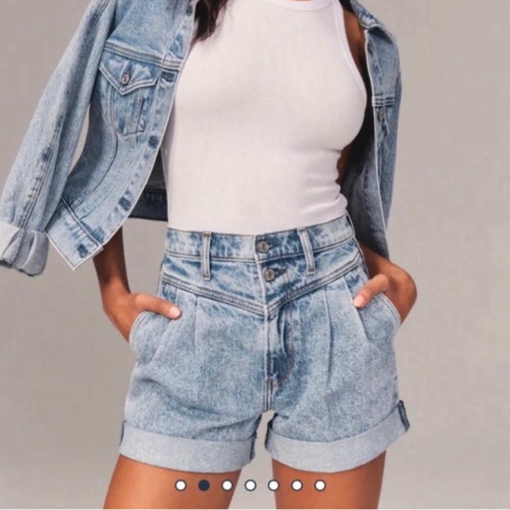 Abercrombie & Fitch 80s Mom Shorts